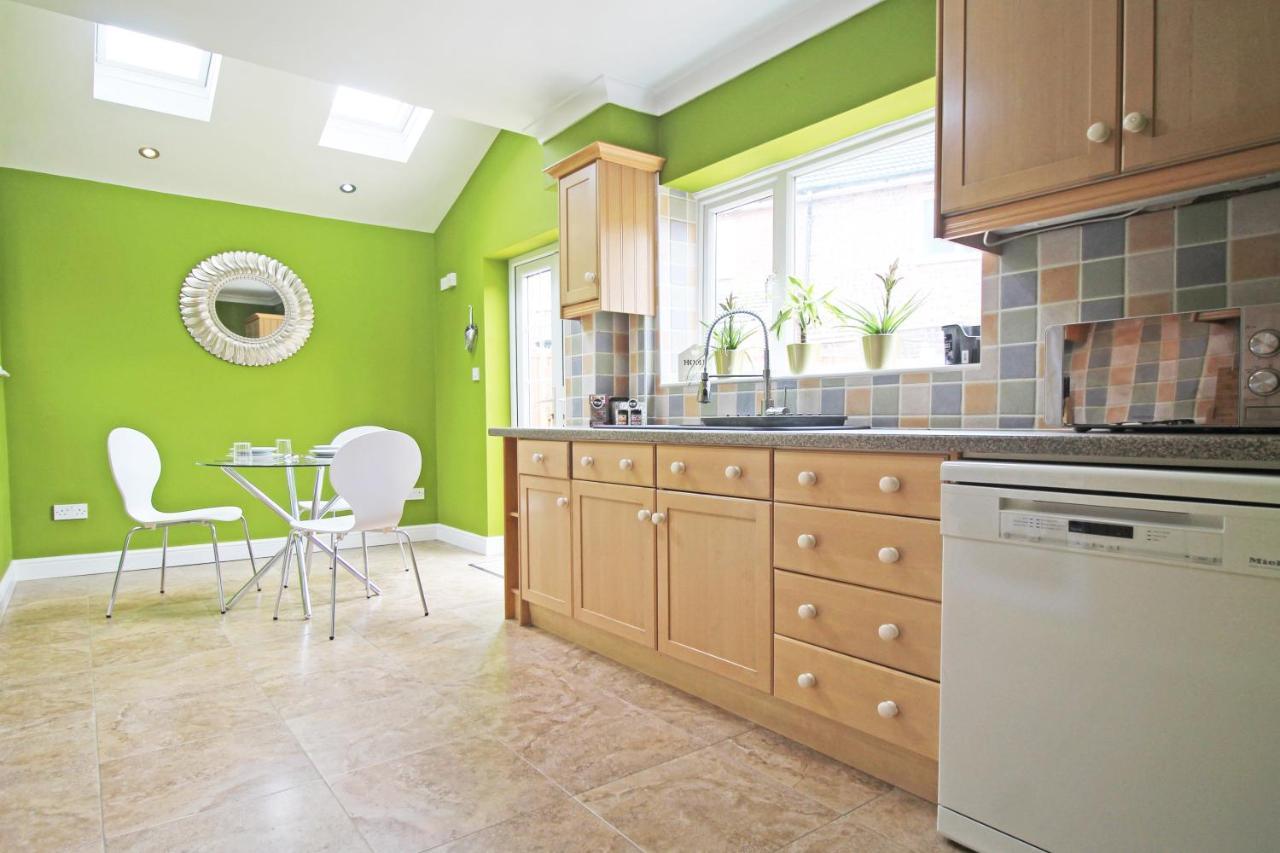 Queens Road - Luxury Spacious Home In Chester Christleton Exterior photo