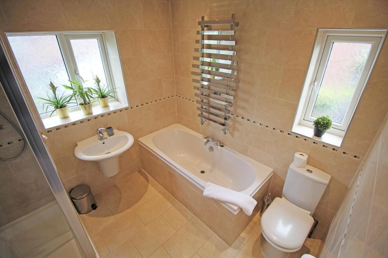 Queens Road - Luxury Spacious Home In Chester Christleton Exterior photo