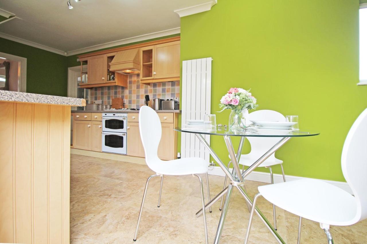 Queens Road - Luxury Spacious Home In Chester Christleton Exterior photo